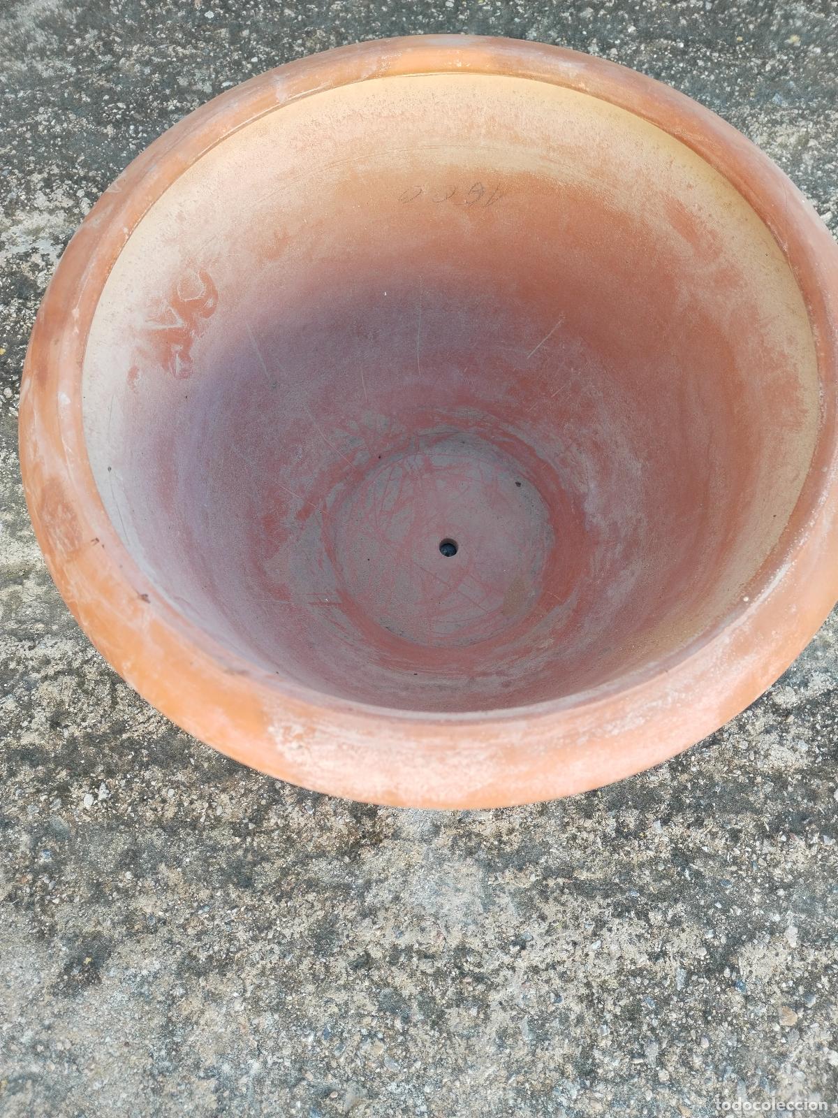 Antig&uuml;edades: macetero en terracota con relieves - Foto 4