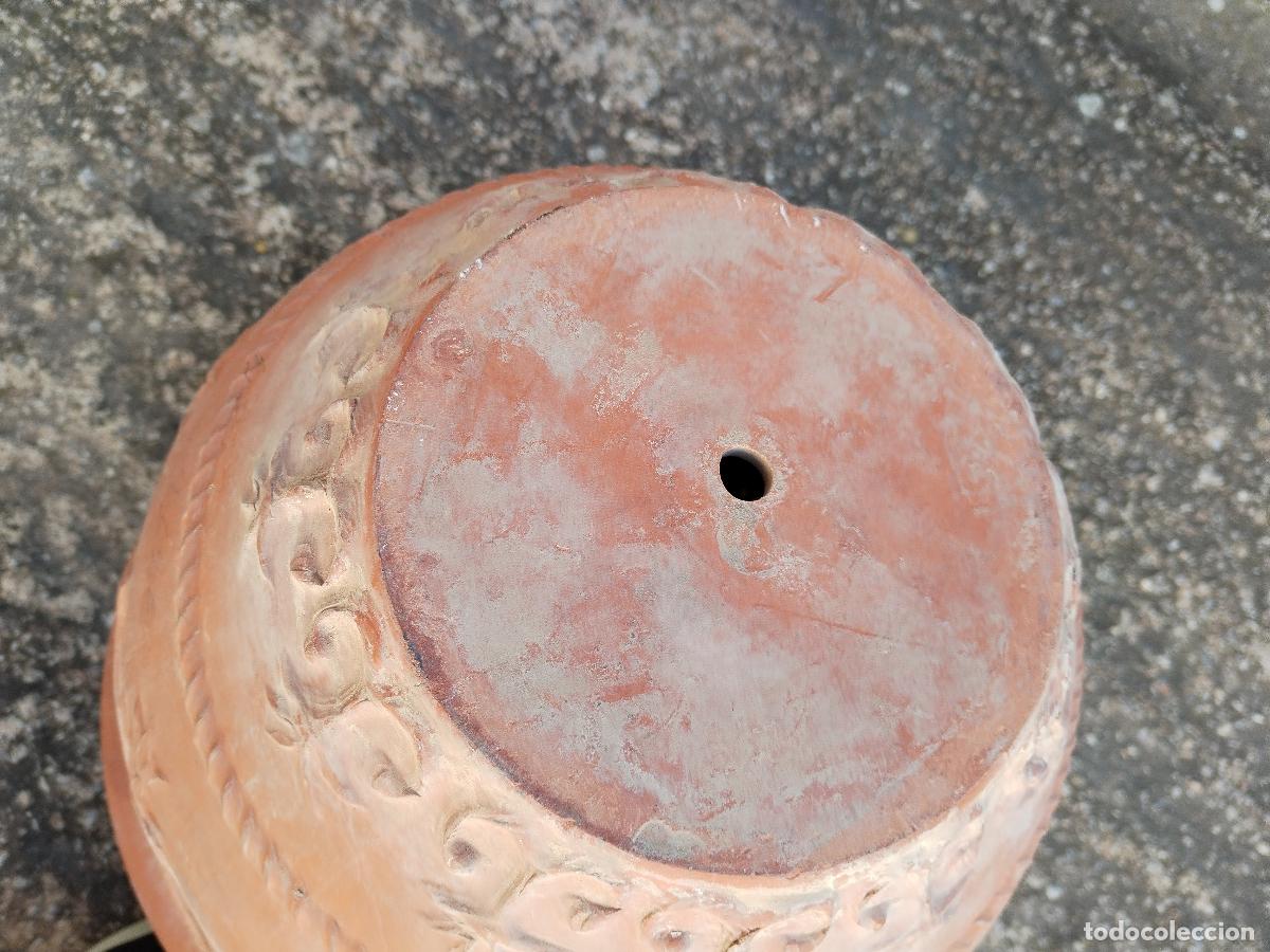 Antig&uuml;edades: macetero en terracota con relieves - Foto 7