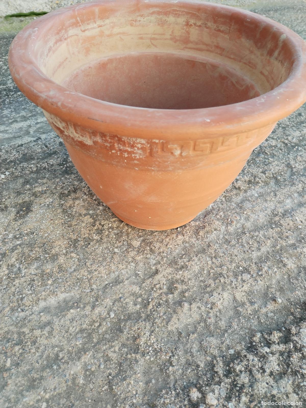 Antig&uuml;edades: macetero en terracota con dibujo - Foto 1