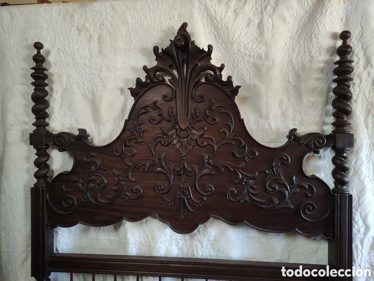 Antig&uuml;edades: Cabecero o cama de madera con copete - Foto 2