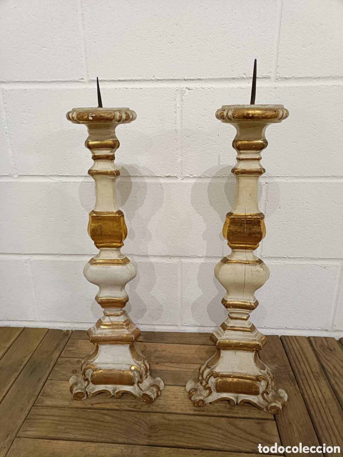 Antig&uuml;edades: Pareja de candelabros antiguos - Foto 1