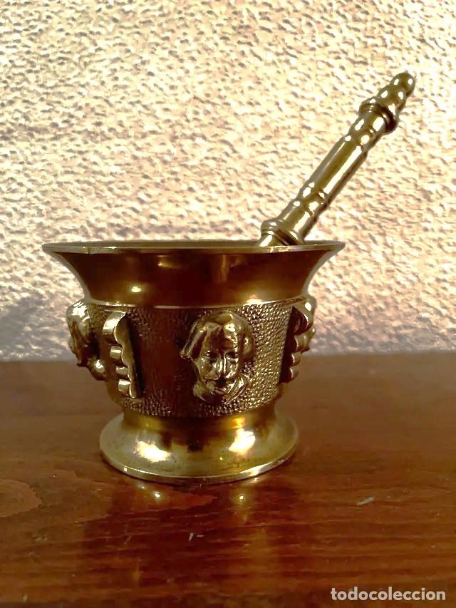 Antig&uuml;edades: Almirez de bronce con caras - Foto 1