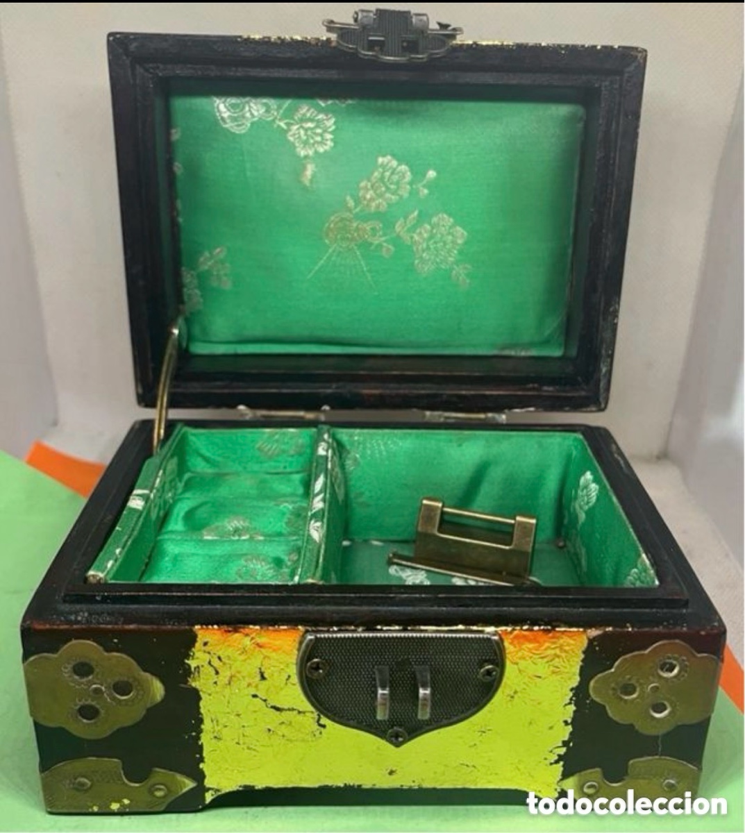 Antig&uuml;edades: Joyero chino con candado y llave - Foto 4