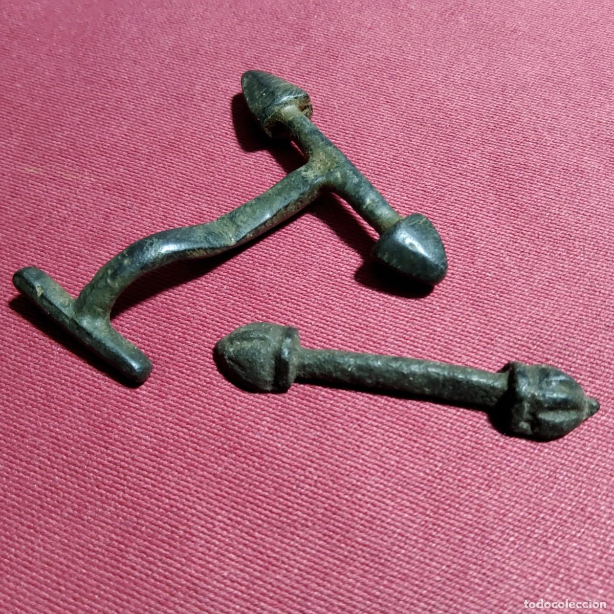 Antig&uuml;edades: DOS PASADORES DE BRONCE DE &Eacute;POCA ROMANA - Foto 1