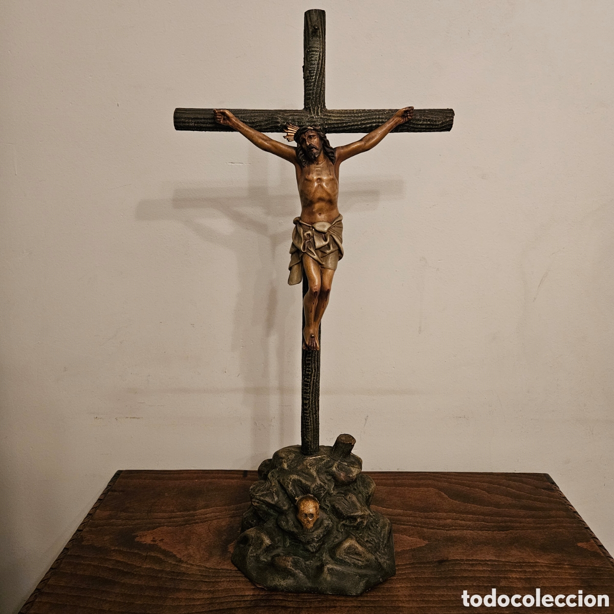 Antig&uuml;edades: Cristo crucificado con peana - Foto 1