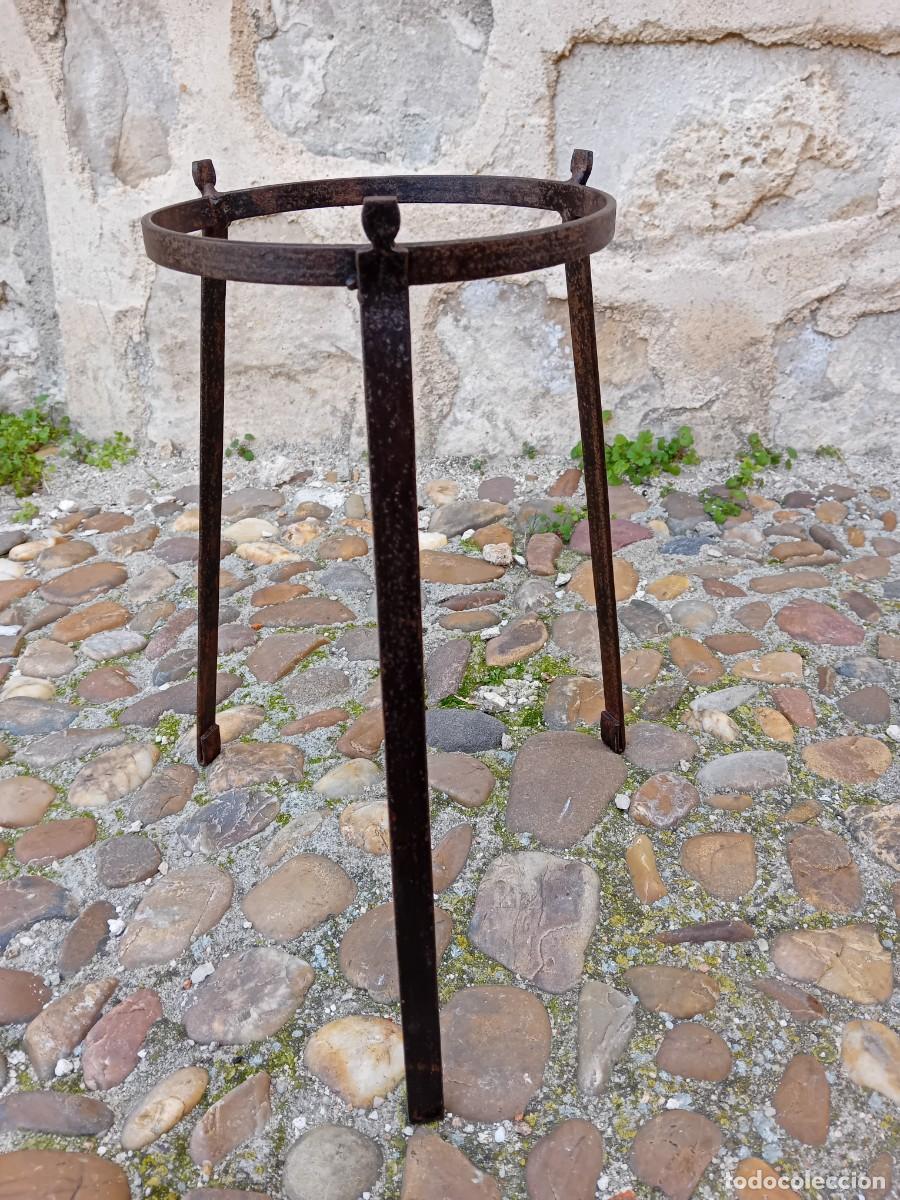 Antig&uuml;edades: Macetero de hierro d&eacute;cada de los 70. - Foto 1