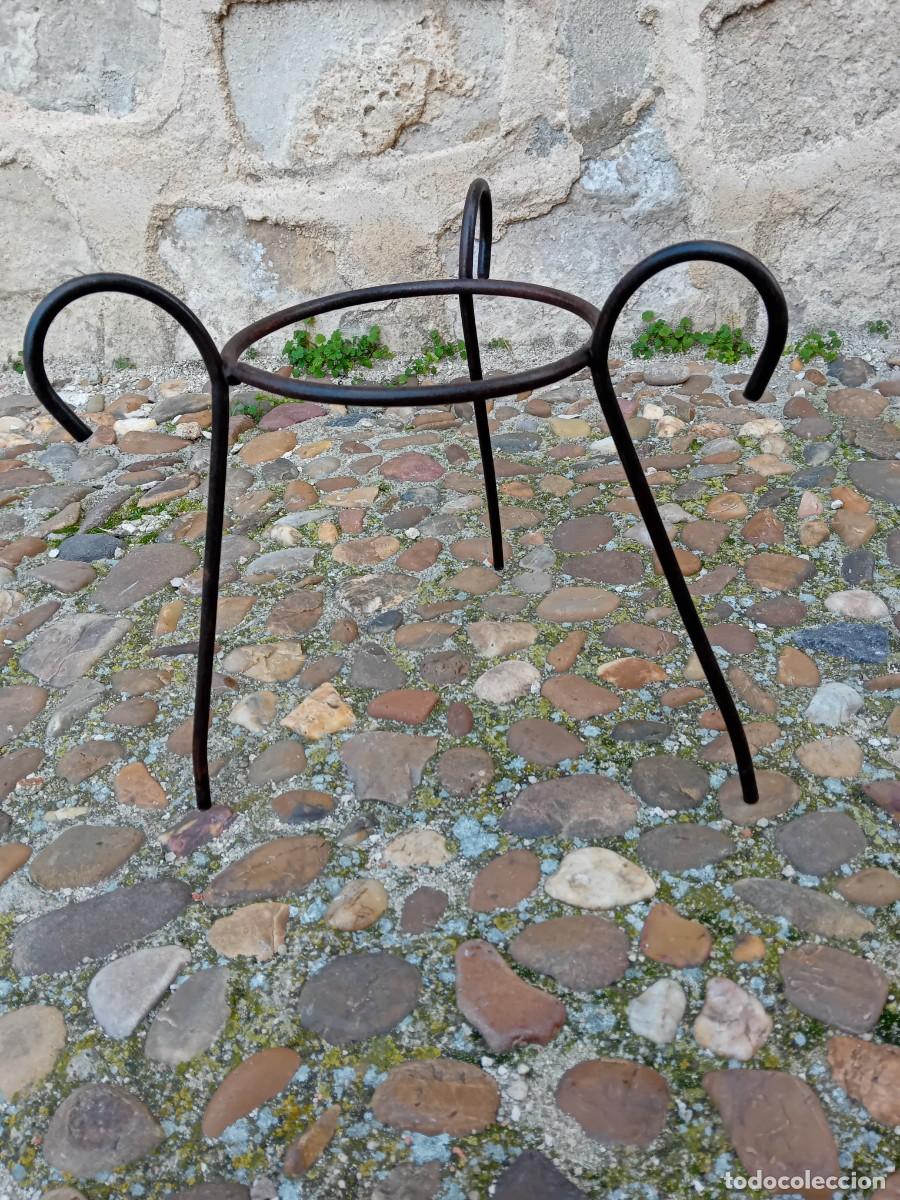 Antig&uuml;edades: Macetero de hierro d&eacute;cada de los 70. - Foto 1