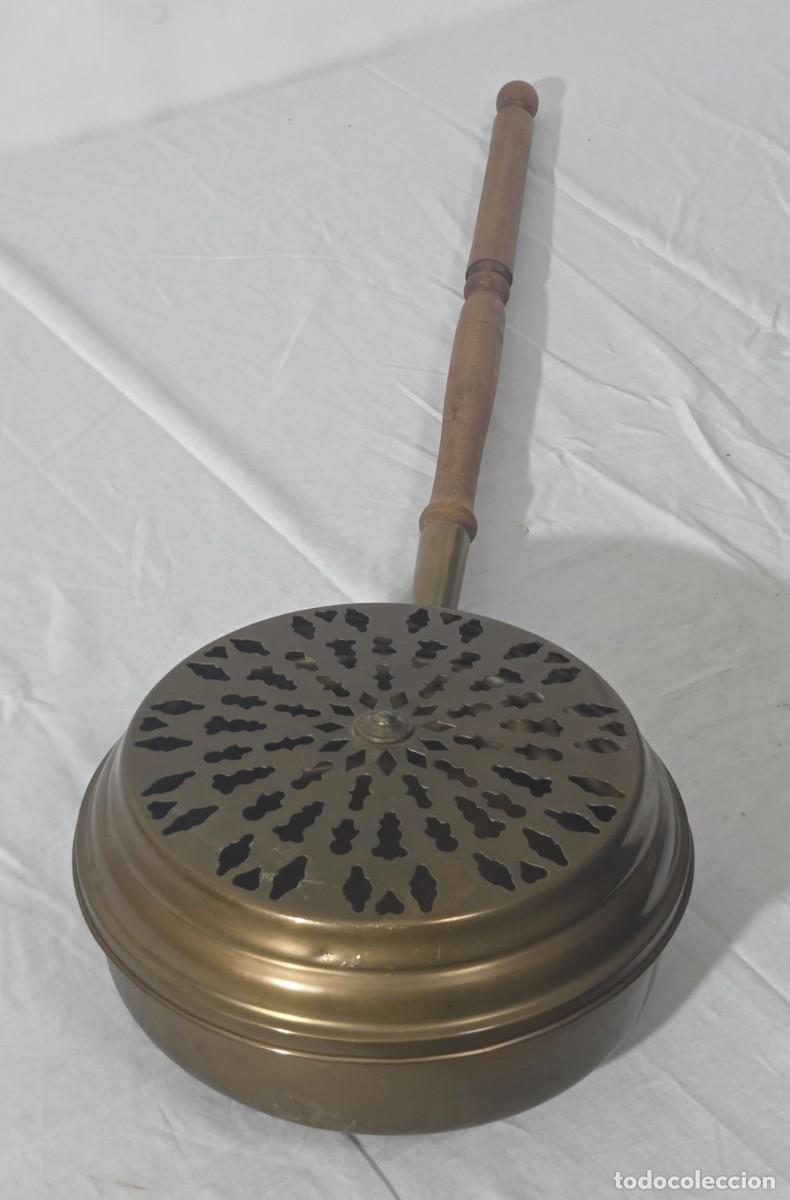Antig&uuml;edades: Calentador de cama, madera y bronce - Foto 2