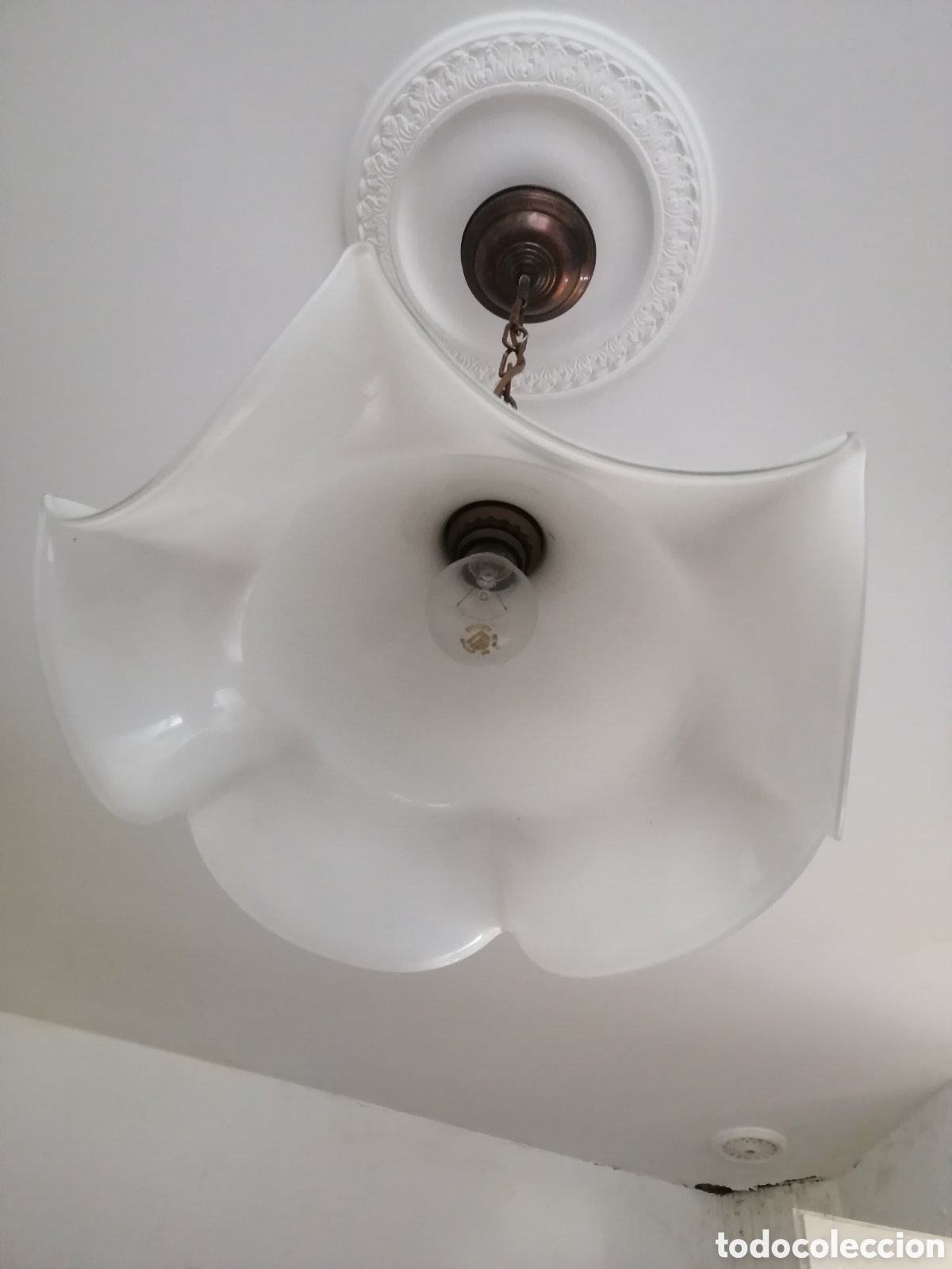 Antig&uuml;edades: L&Aacute;MPARA DE OPALINA BLANCA RIZADA - Foto 5