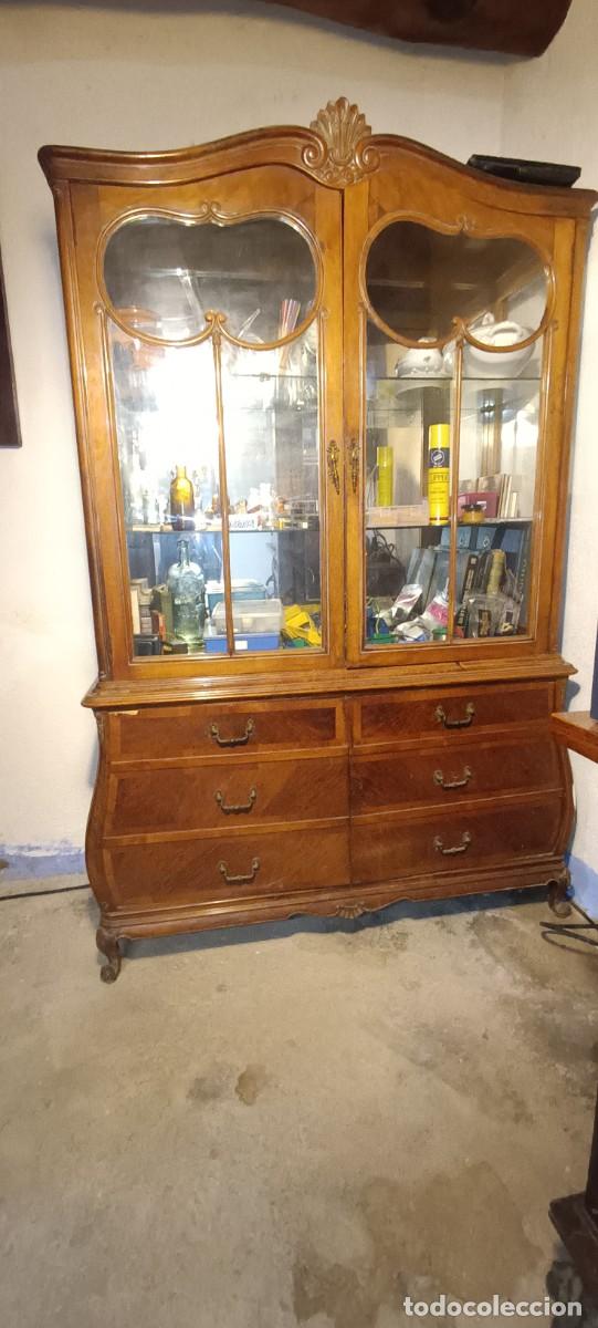 Antig&uuml;edades: Vitrina antigua madera cristal - Foto 2