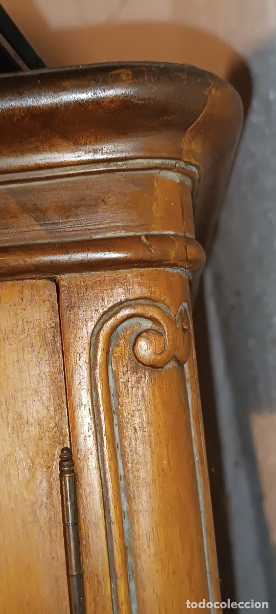 Antig&uuml;edades: Vitrina antigua madera cristal - Foto 6