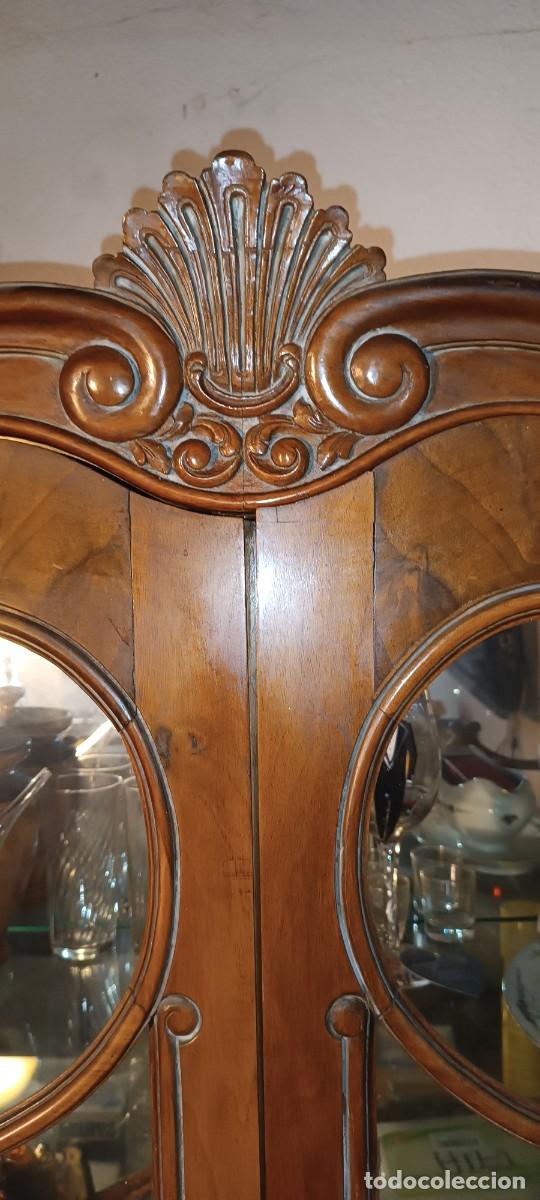 Antig&uuml;edades: Vitrina antigua madera cristal - Foto 7