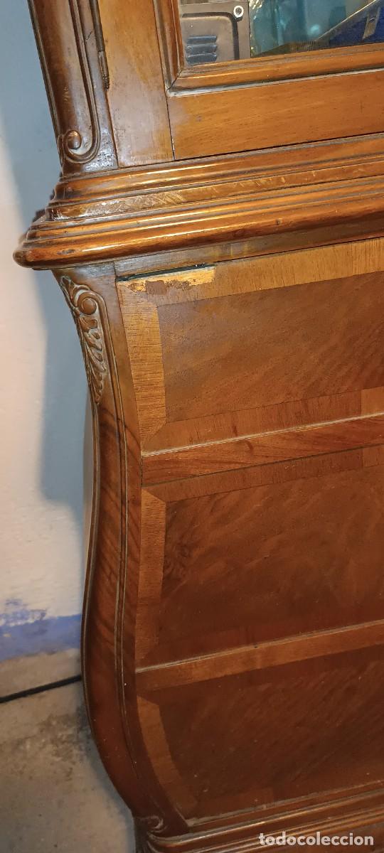 Antig&uuml;edades: Vitrina antigua madera cristal - Foto 9