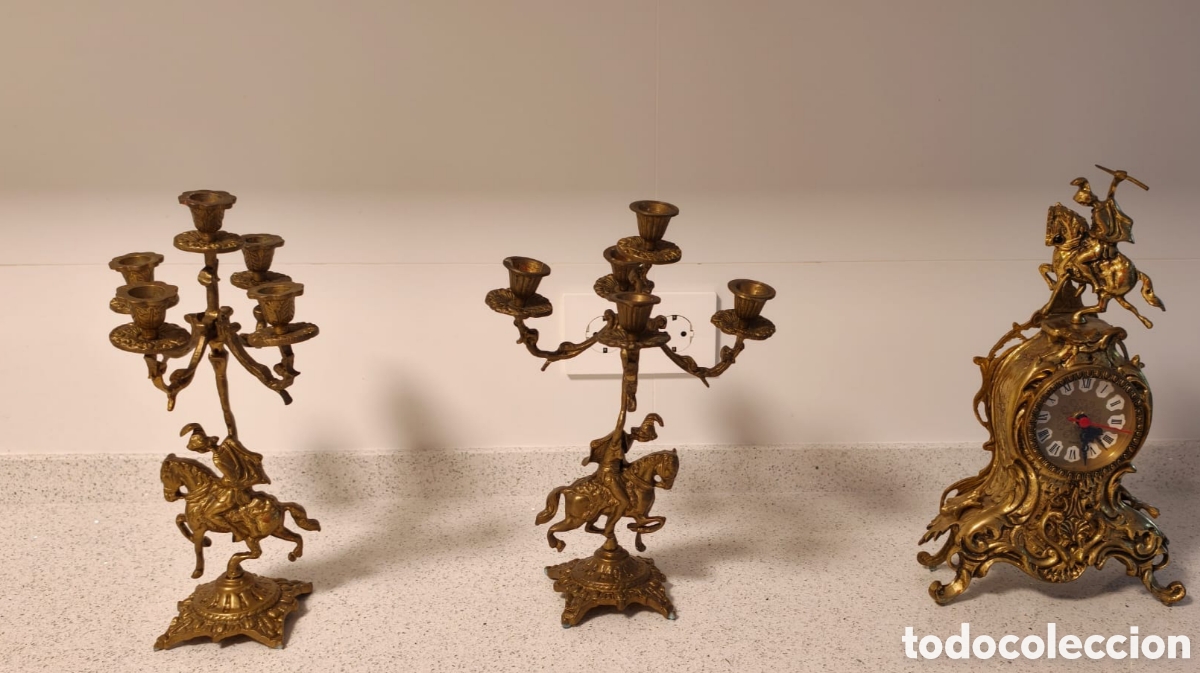 Antig&uuml;edades: Conjunto de reloj y candelabros antigio en bronce - Foto 2