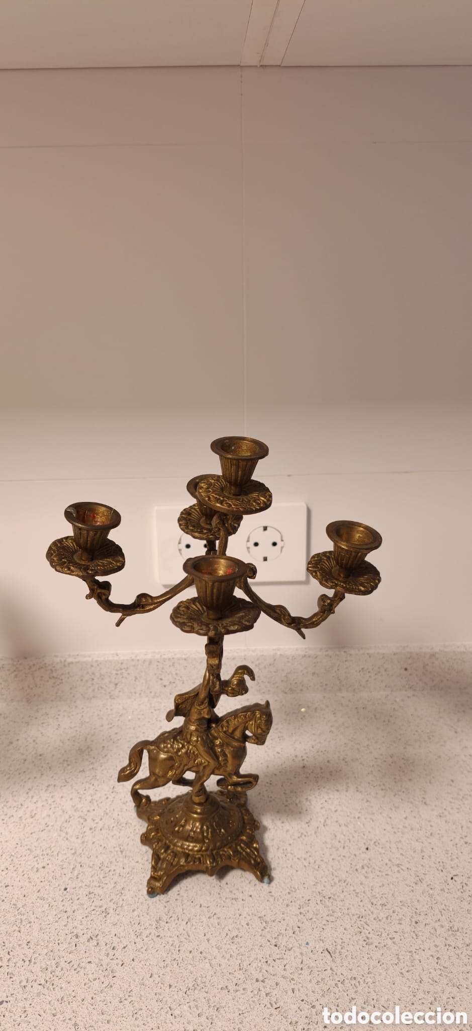 Antig&uuml;edades: Conjunto de reloj y candelabros antigio en bronce - Foto 6