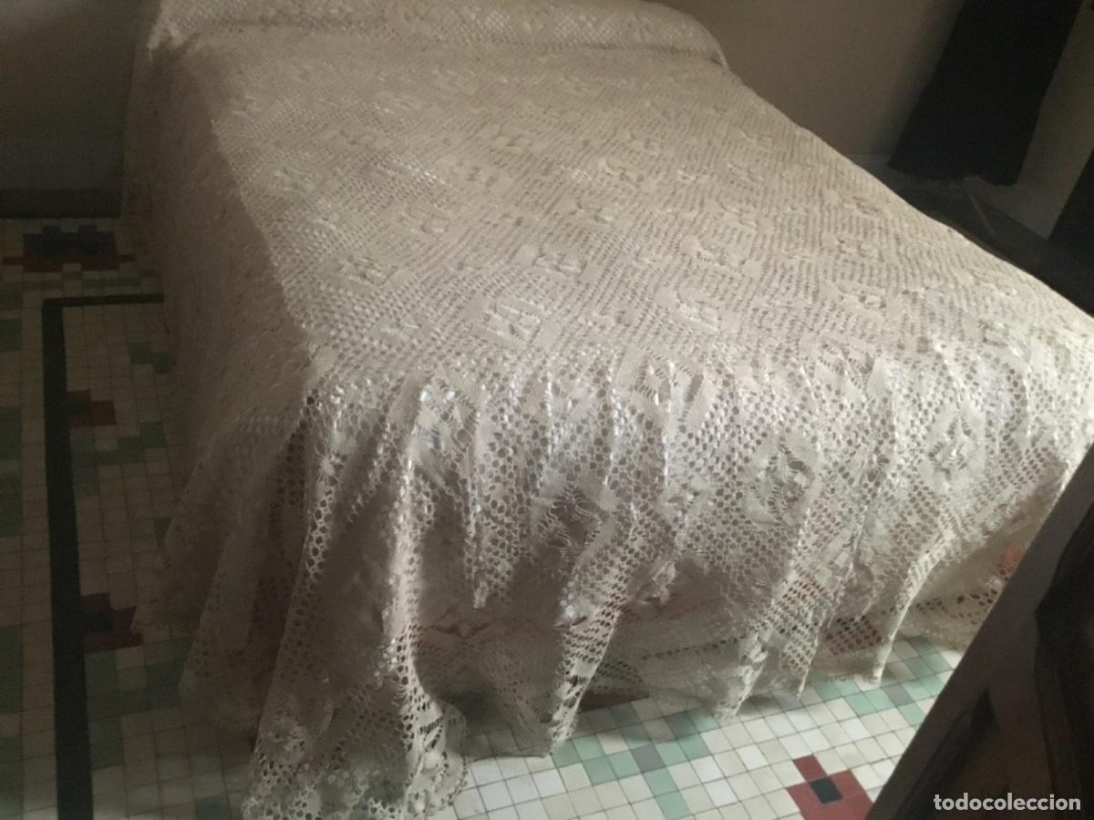 Antig&uuml;edades: Bell&iacute;sima colcha de encaje de bolillos - Foto 1
