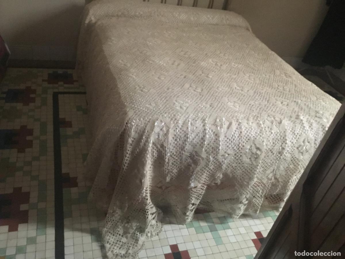 Antig&uuml;edades: Bell&iacute;sima colcha de encaje de bolillos - Foto 2