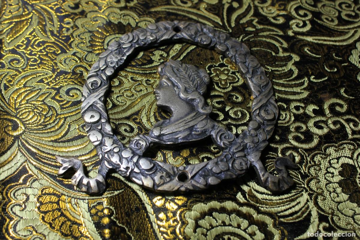Antig&uuml;edades: Herrajes de metal estilo imperio. - Foto 1