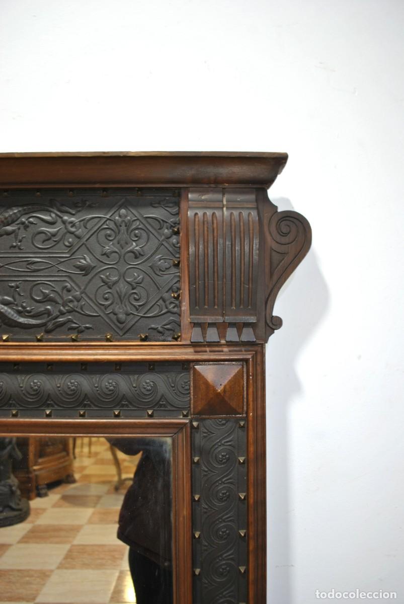 Antig&uuml;edades: GRAN ESPEJO DE MADERA Y CUERO REPUJADO - Foto 5