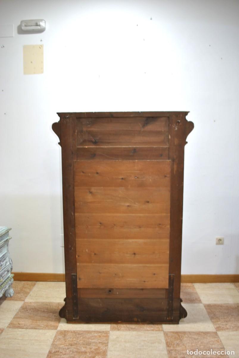 Antig&uuml;edades: GRAN ESPEJO DE MADERA Y CUERO REPUJADO - Foto 8