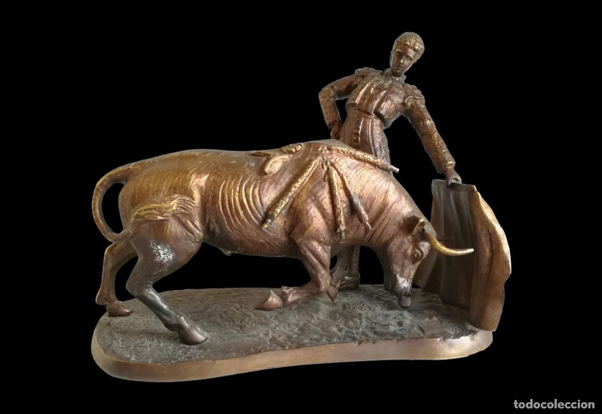 Antig&uuml;edades: FIGURA BRONCE TORO Y TORERO - Foto 1