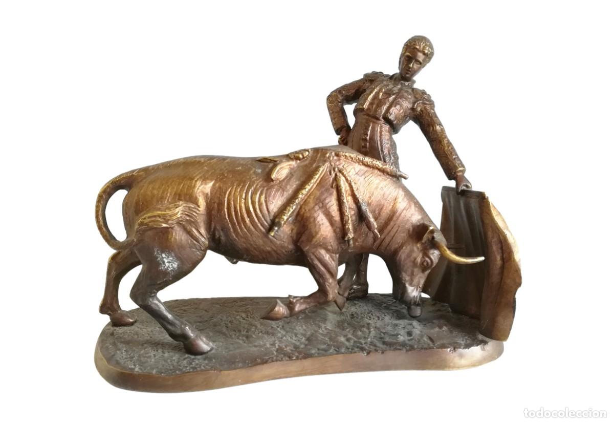 Antig&uuml;edades: FIGURA BRONCE TORO Y TORERO - Foto 5