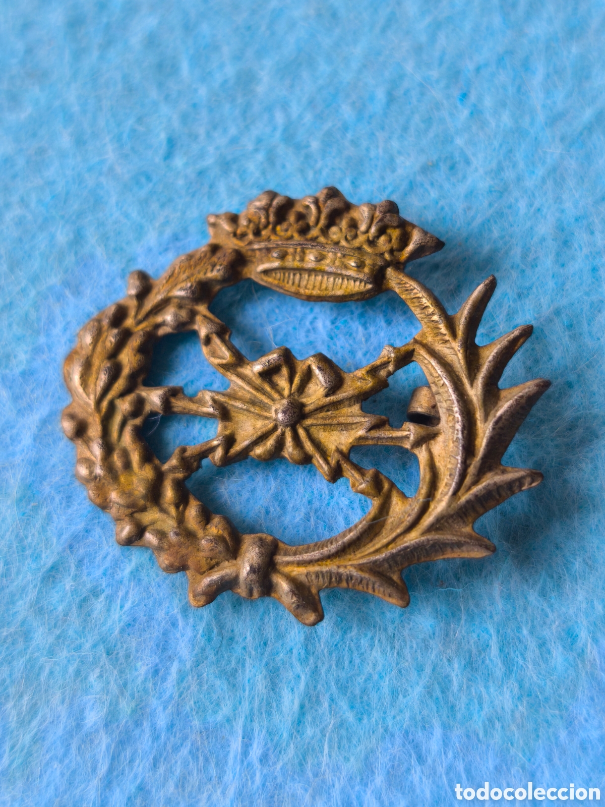 Antig&uuml;edades: Insignia gorra Correos y Tel&eacute;grafos - Foto 1