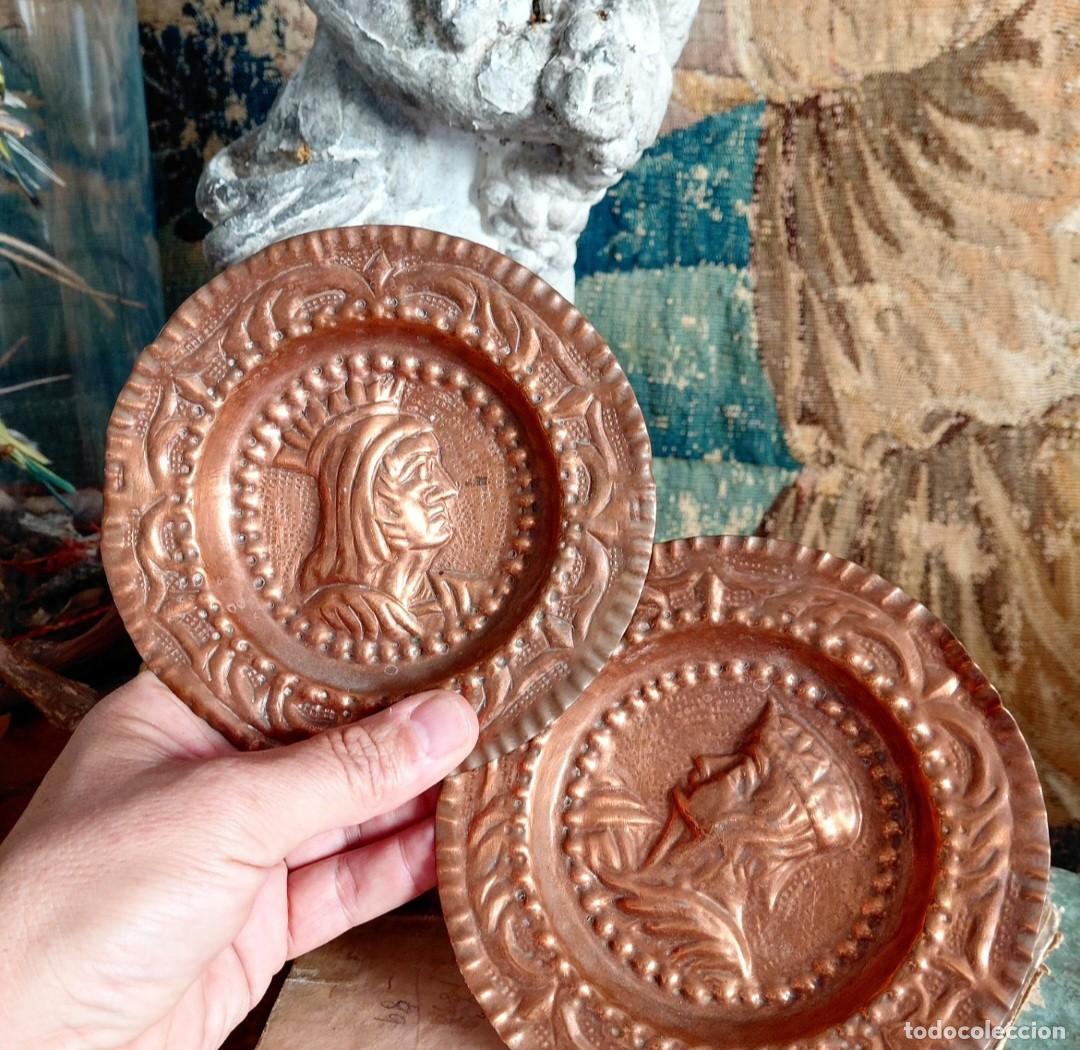 Antig&uuml;edades: Pareja de platos en cobre repujado. - Foto 5