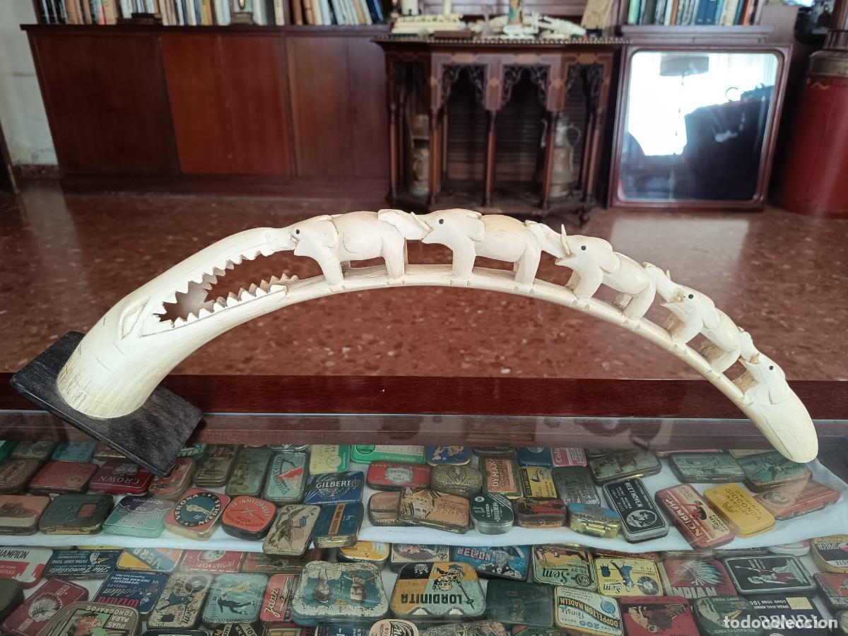 Antiques: Antiguo puente de elefantes de marfil, 58 cm. ancho x 20,5 de alto, rematado por fauces de cocodrilo