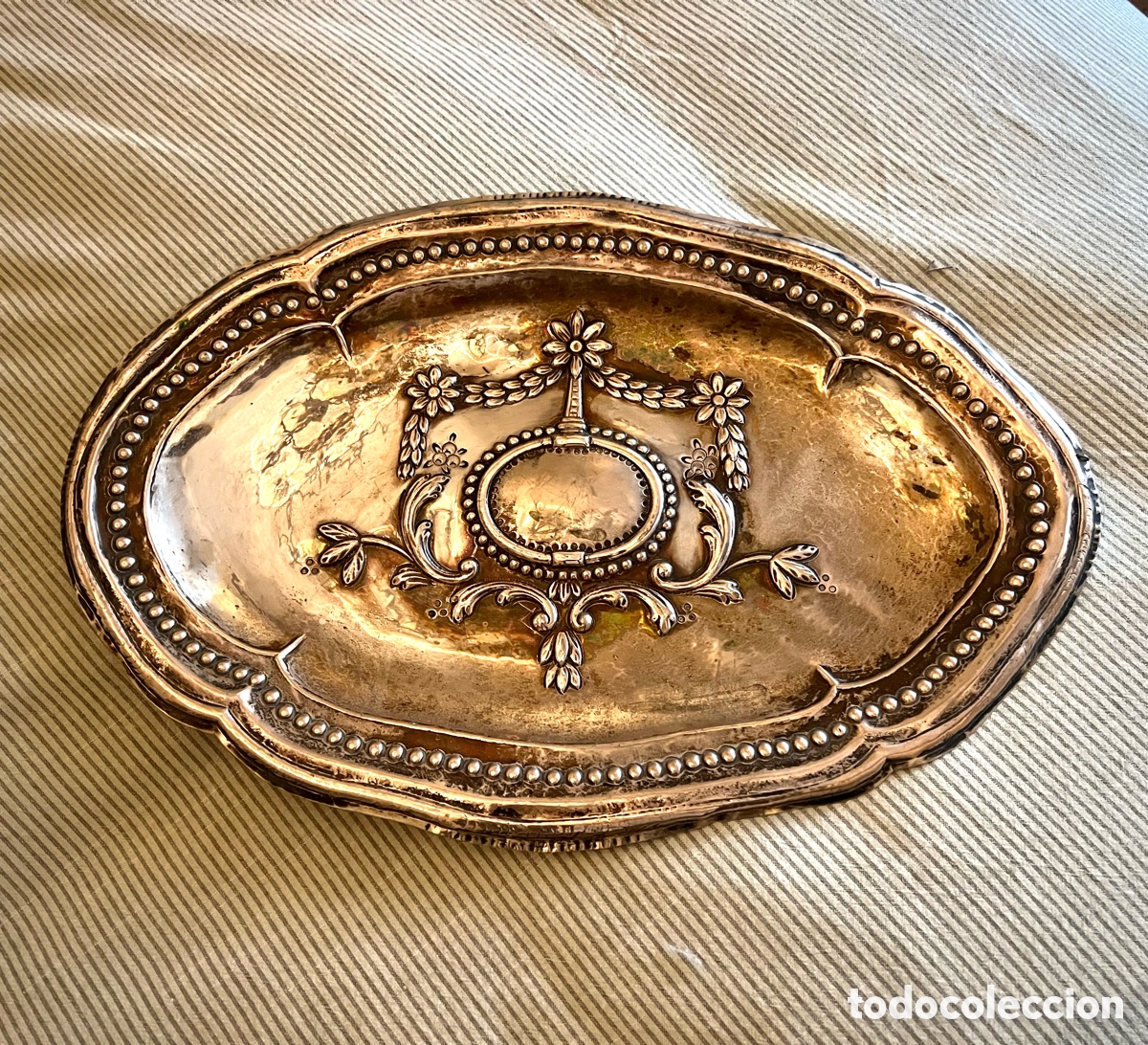 Antig&uuml;edades: Bandeja de plata repujada siglo XIX - Foto 1