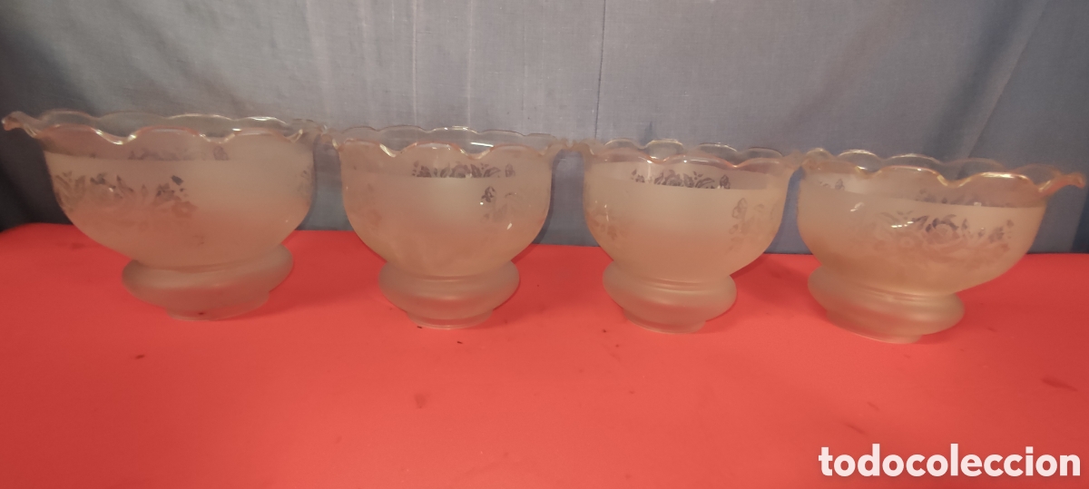 Antig&uuml;edades: Conjunto de 4 tulipas talladas - Foto 2