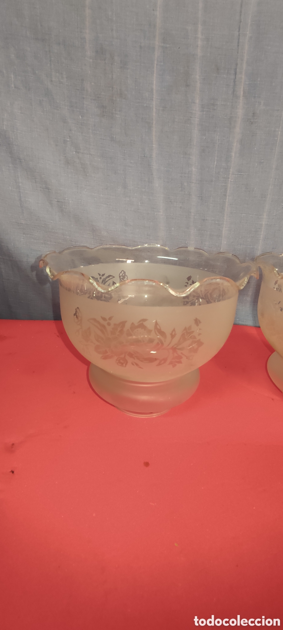 Antig&uuml;edades: Conjunto de 4 tulipas talladas - Foto 3