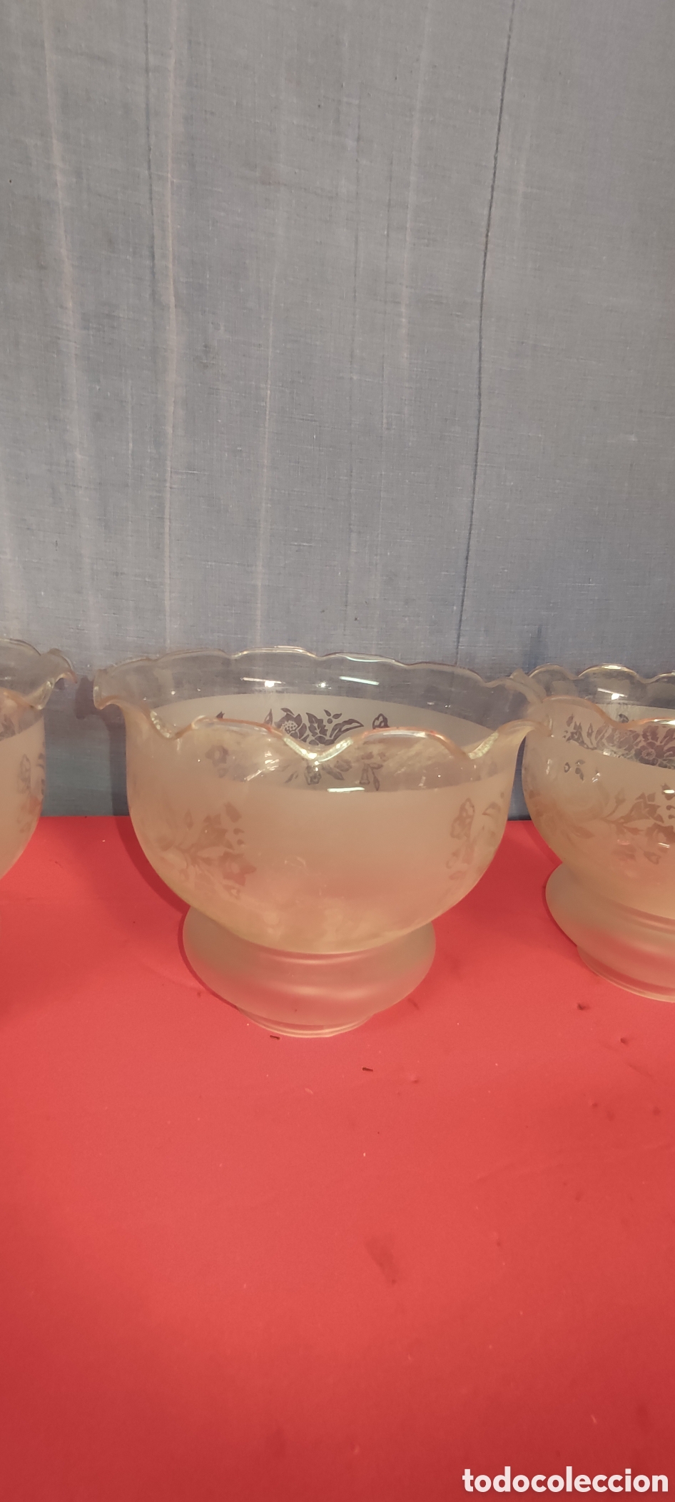 Antig&uuml;edades: Conjunto de 4 tulipas talladas - Foto 4