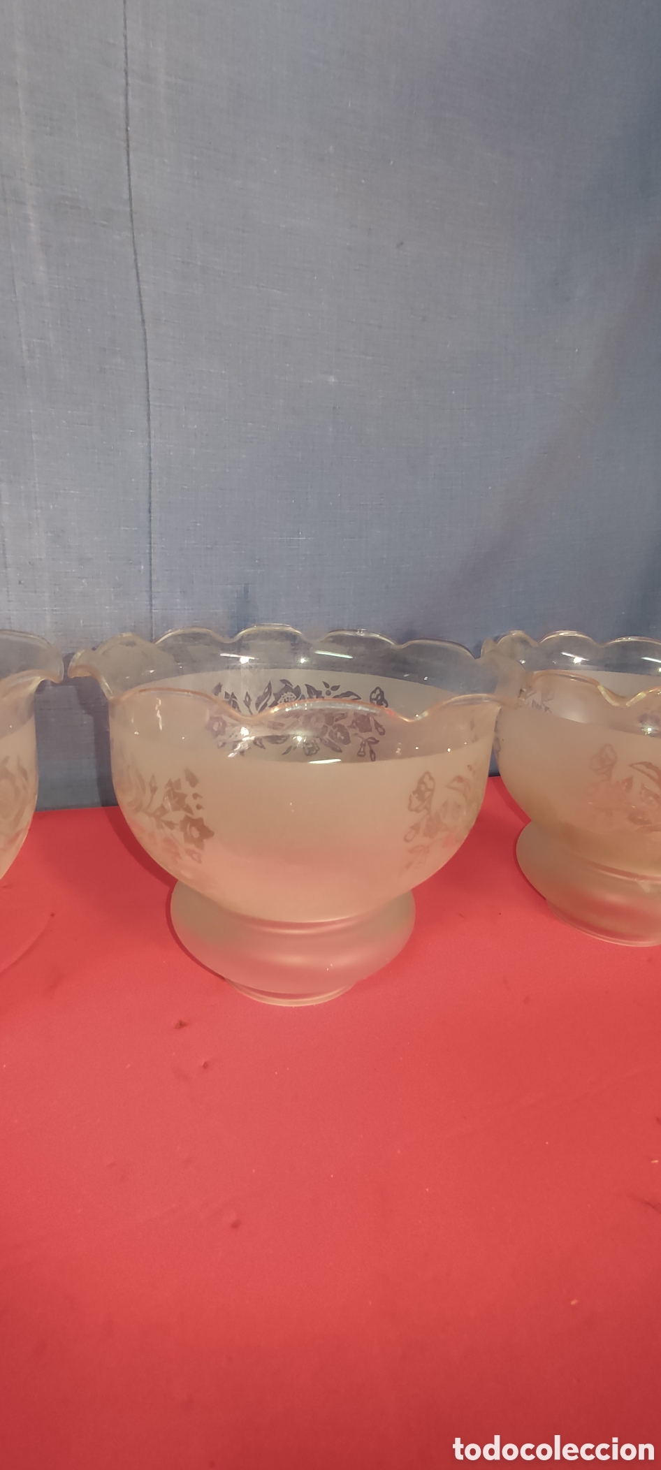 Antig&uuml;edades: Conjunto de 4 tulipas talladas - Foto 5