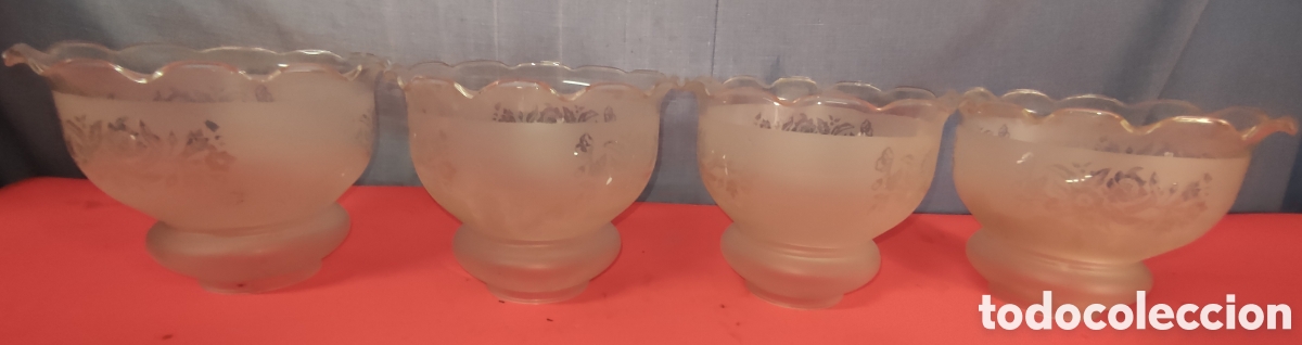 Antig&uuml;edades: Conjunto de 4 tulipas talladas - Foto 1