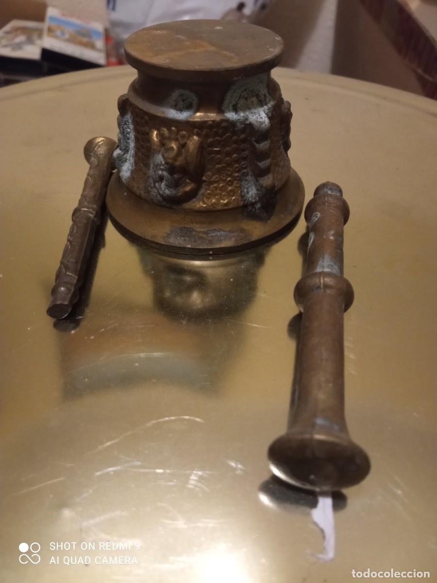 Antig&uuml;edades: Peque&ntilde;o almirez bronce - Foto 3