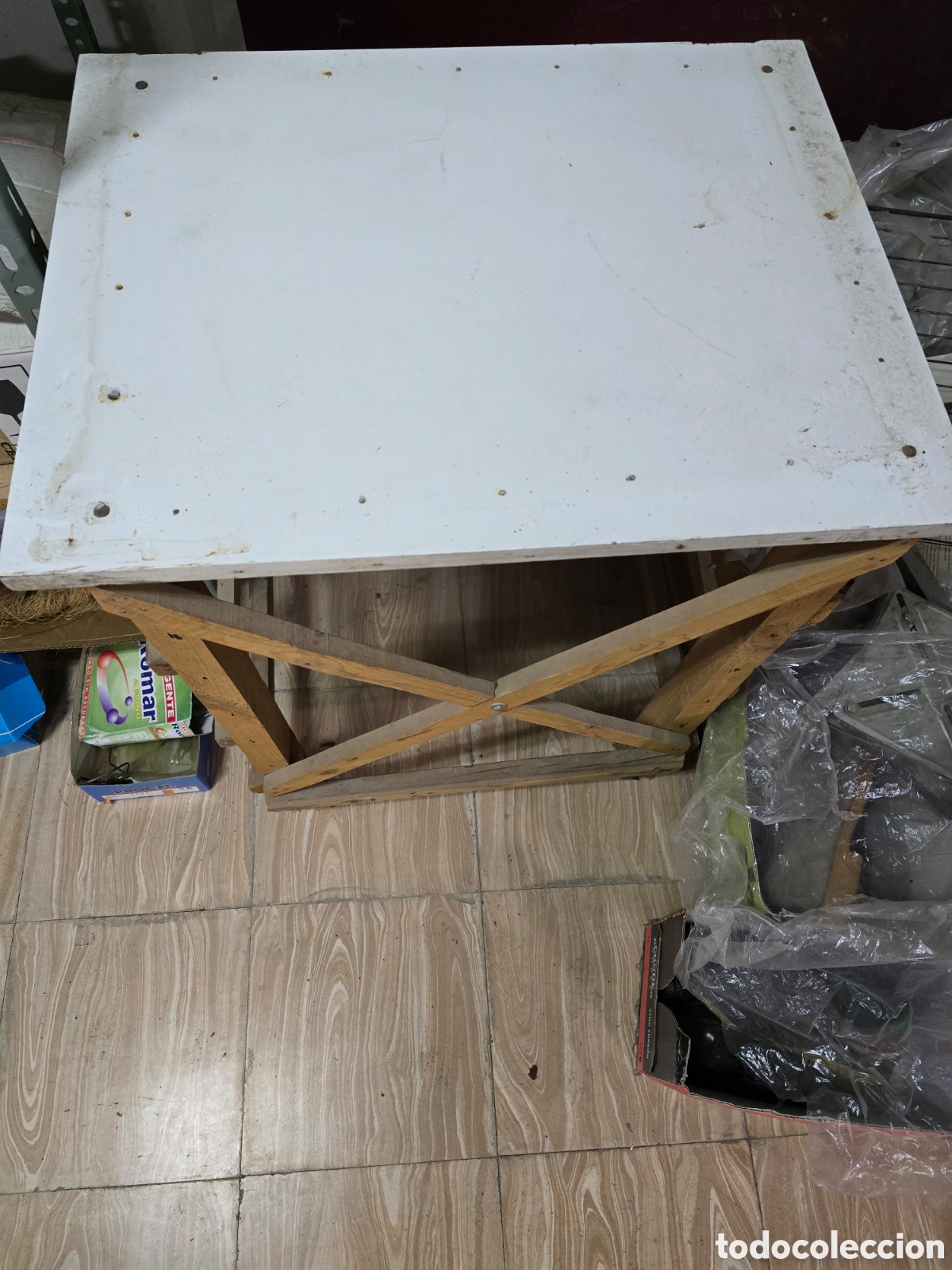 Antig&uuml;edades: Mesa de madera con superficie blanca - Foto 2