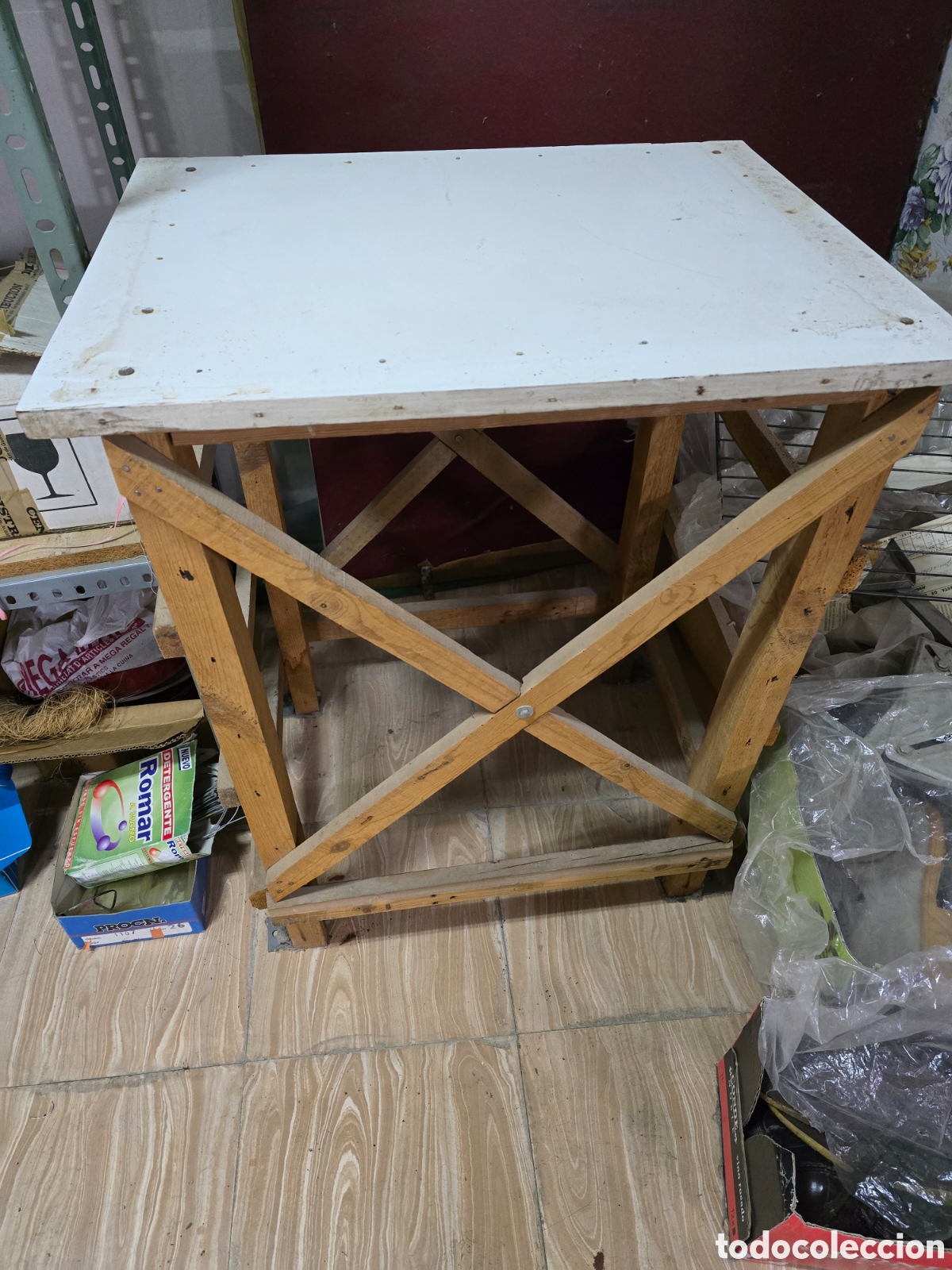Antig&uuml;edades: Mesa de madera con superficie blanca - Foto 1