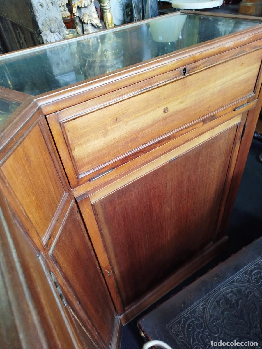 Antig&uuml;edades: MOSTRADOR DE VITRINA - Foto 9