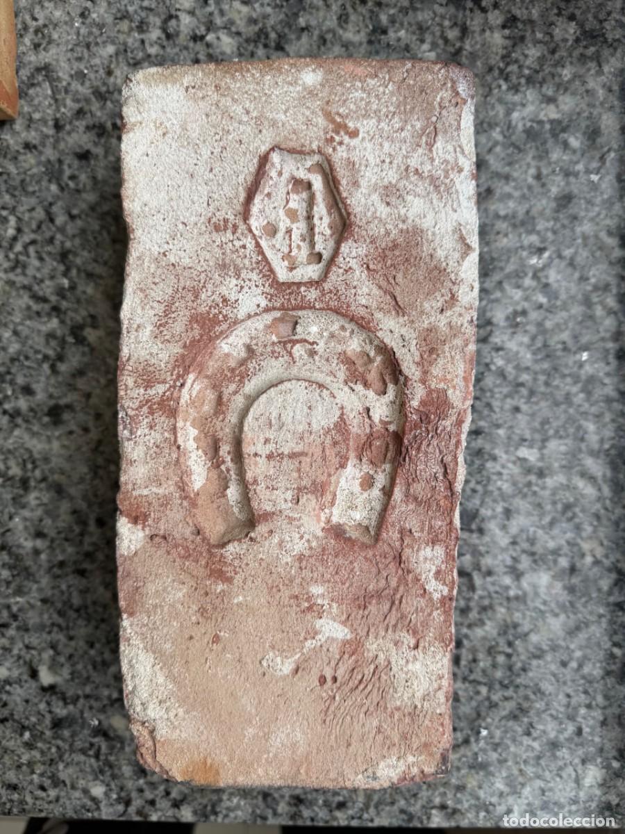 Antig&uuml;edades: Ladrillo con marca de herradura - Foto 1