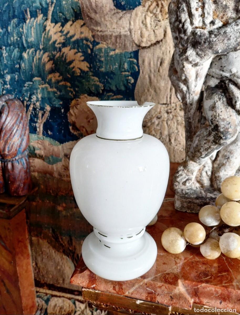 Antig&uuml;edades: Antiguo jarr&oacute;n de opalina s. XIX. - Foto 1