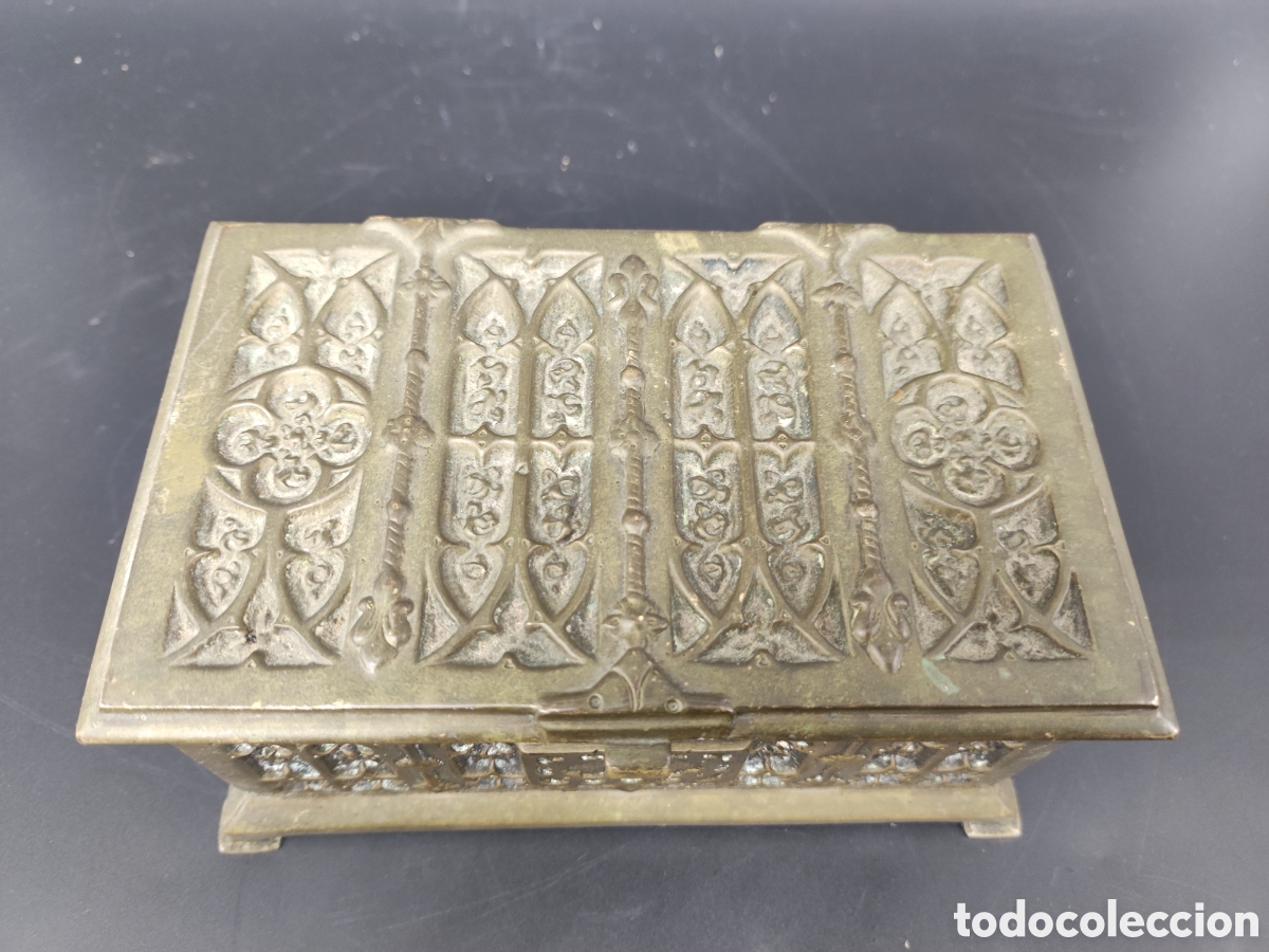 Antig&uuml;edades: Caja joyero estilo g&oacute;tico en bronce - Foto 2
