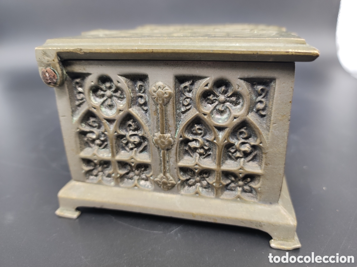 Antig&uuml;edades: Caja joyero estilo g&oacute;tico en bronce - Foto 3