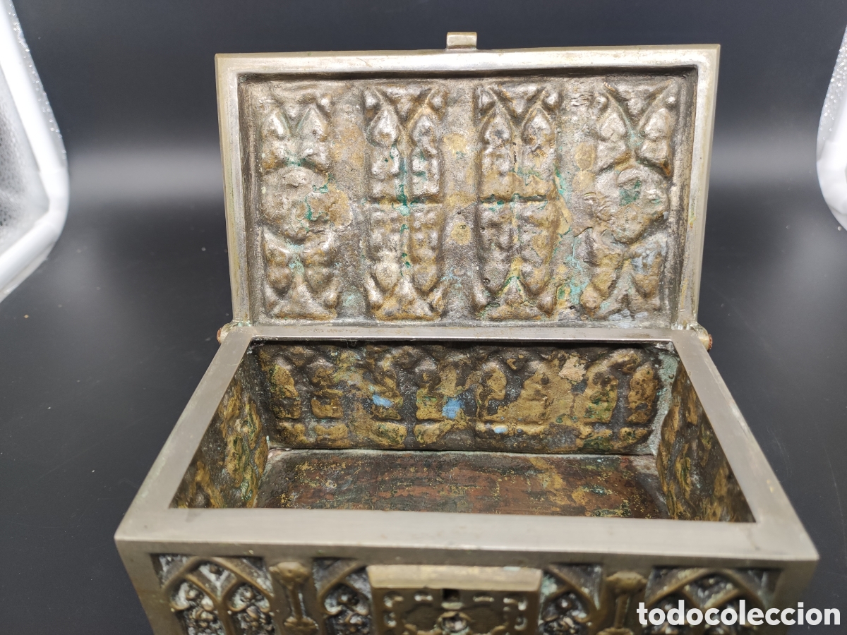 Antig&uuml;edades: Caja joyero estilo g&oacute;tico en bronce - Foto 6