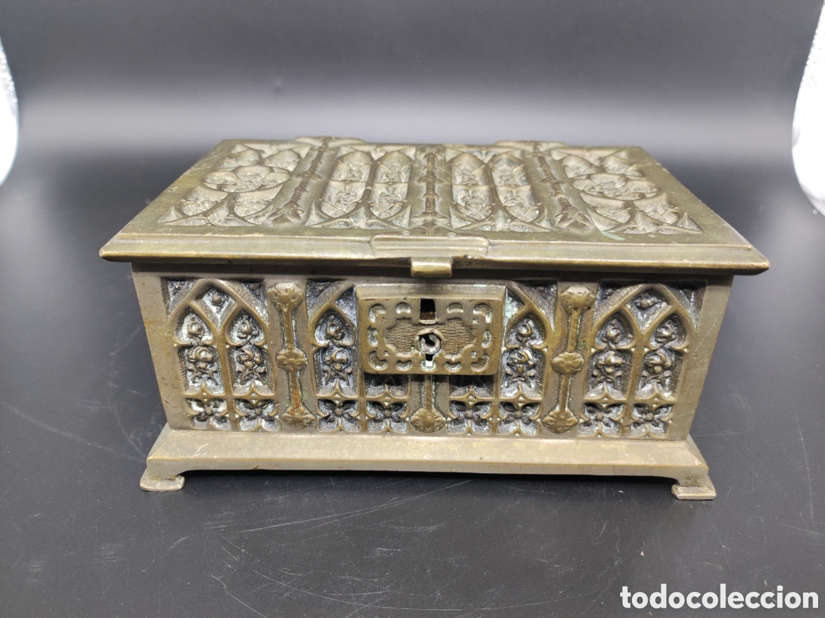 Antig&uuml;edades: Caja joyero estilo g&oacute;tico en bronce - Foto 1
