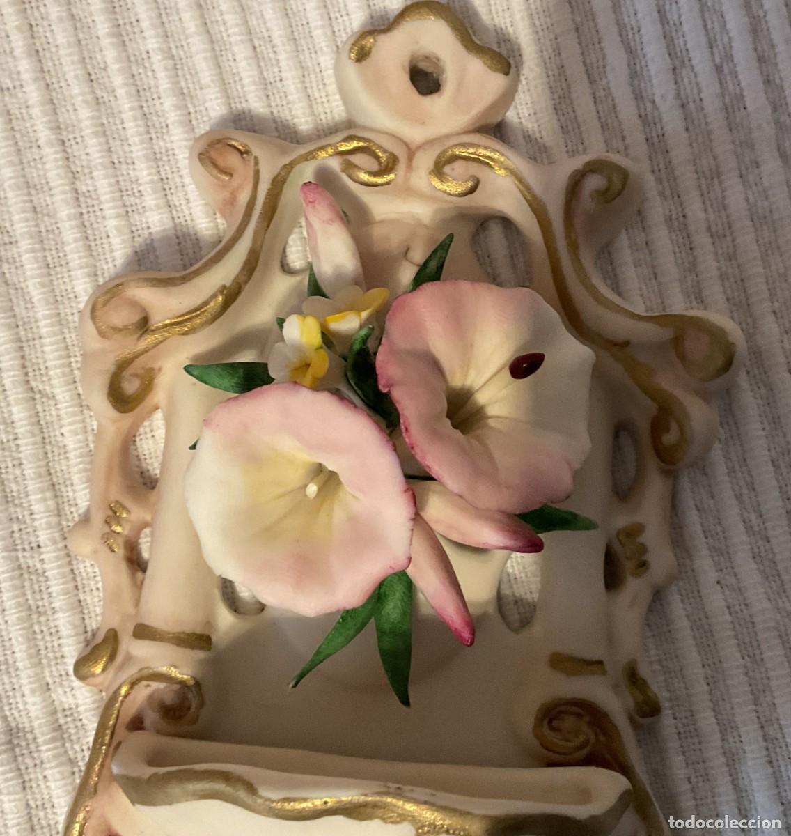 Antig&uuml;edades: Benditero porcelana Capodimonte - Foto 2