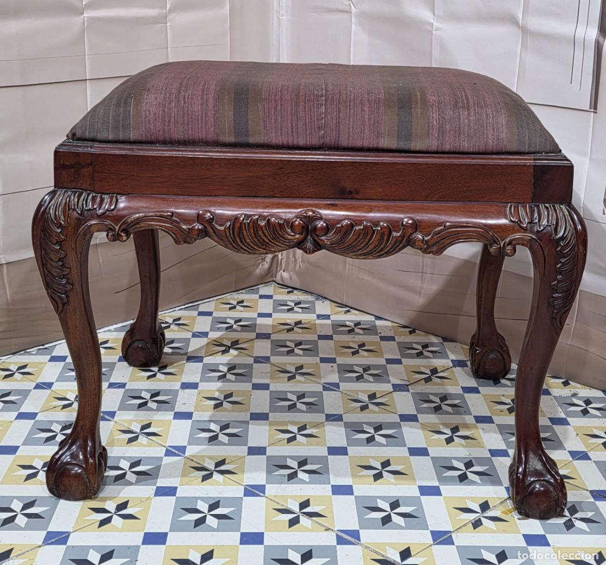 Antig&uuml;edades: Taburete o escabel de caoba estilo Chippendale - Foto 1
