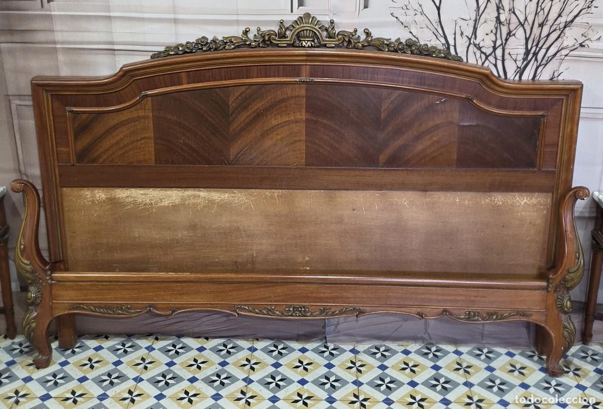 Antig&uuml;edades: Cama y mesillas estilo Isabelino - Foto 2