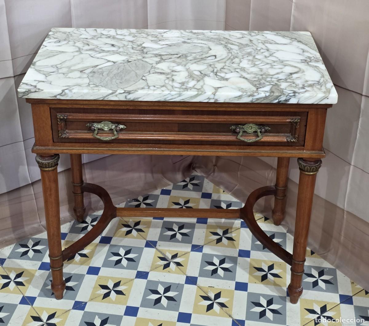 Antig&uuml;edades: Cama y mesillas estilo Isabelino - Foto 4