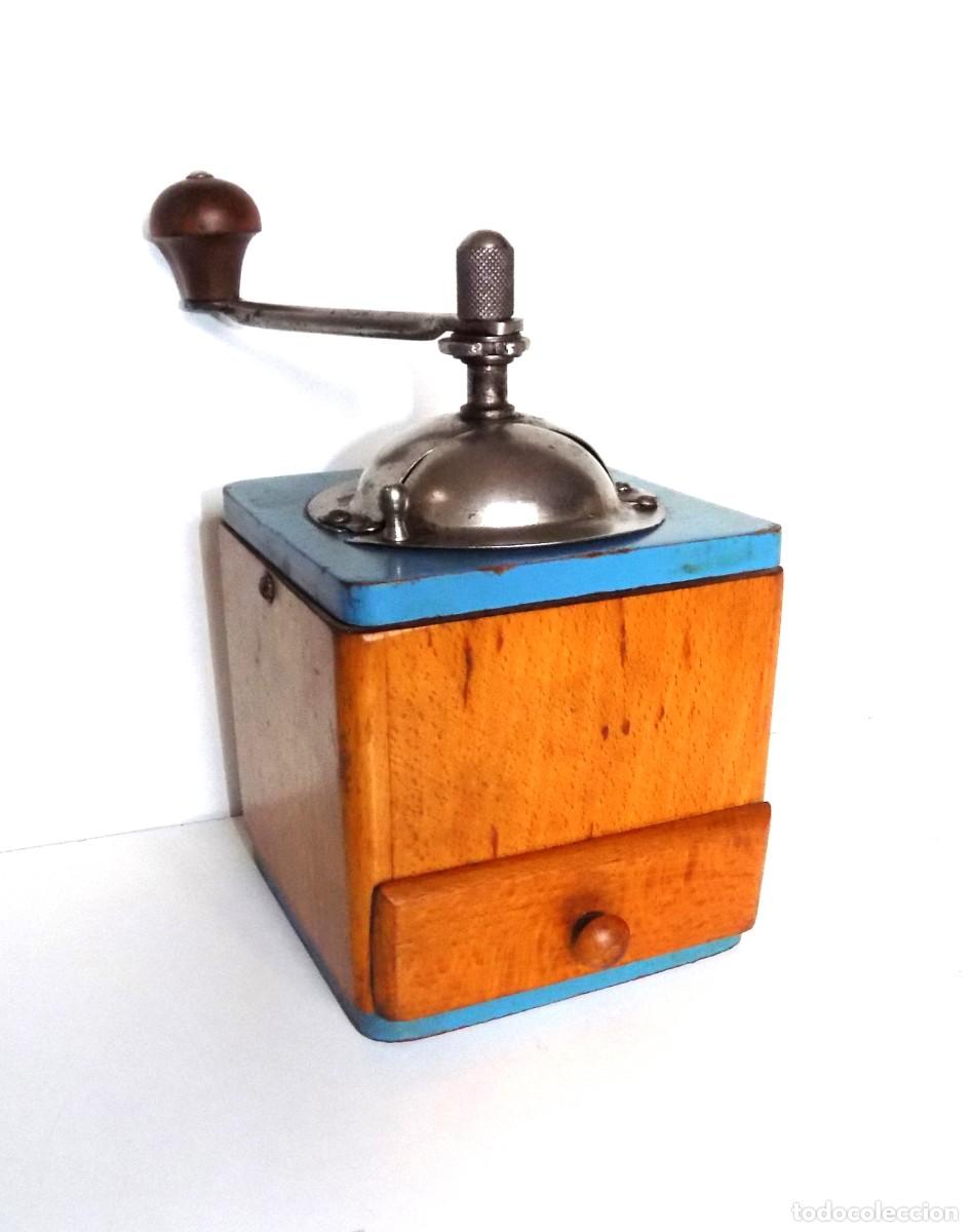 Antig&uuml;edades: MOLINILLO DE CAF&Eacute; MARCA EXPRES. MODELO DE MADERA CON TAPA AZUL. ESPA&Ntilde;A. CA. 1945/1955